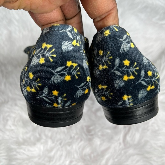 Cabi Carnaby Women’s Navy Blue Floral Velvet Loafer with Gold Hardware Size 7M - Picture 6 of 14